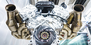 Премьера нового двигателя V12 для Aston Martin Valkyrie